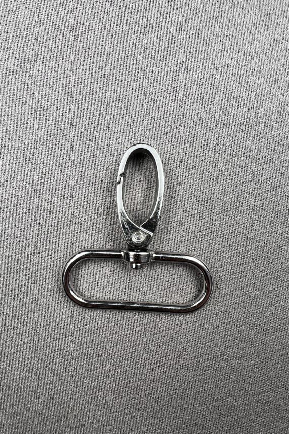 KARABIINILUKKO 38MM METALLI hopea